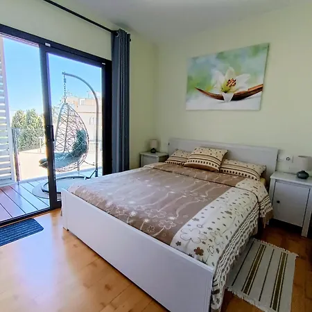 Lliris Atico アパート レスタルティット